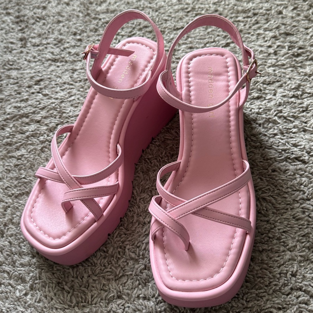 Madden Girl Vaultt Wedge